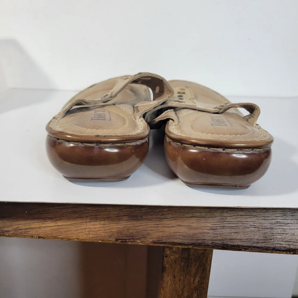 Womans Born Brown Leather Thong Flip flop Style W21803 Light brown Size 7/38 - Picture 9 of 9